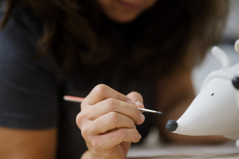 Acerca-Ines-pintando